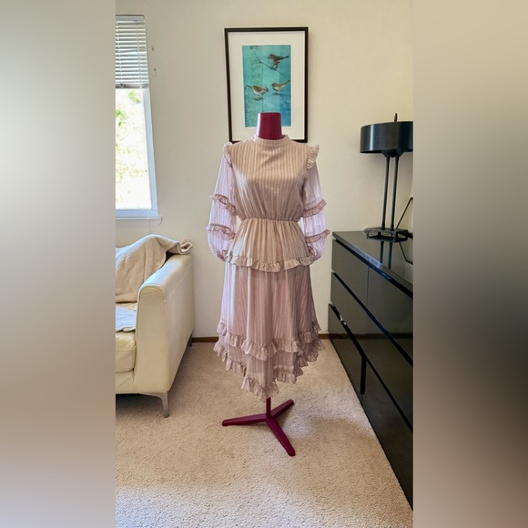 Elodie blush and Gold - Picture 4 of 14